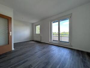 Frisch renovierte 2-Raum Wohnung mit Balkon – 39240 Calbe (Saale) – Vorschaubild 2