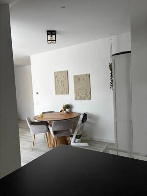 Exklusive 3-Zimmer-Dachgeschosswohnung (96 m²) im Dreifamilienhaus mit Loggia & Einbauküche – 74081 Heilbronn – Vorschaubild 3