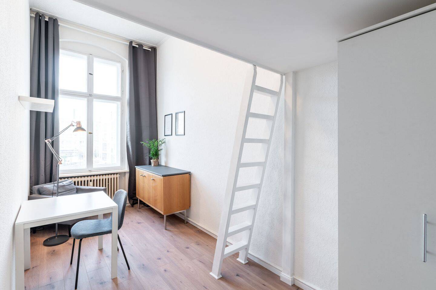 Stilvolle Drei-Zimmer-Altbauwohnung in Berlin Gesundbrunnen – Berlin – Vorschaubild 4