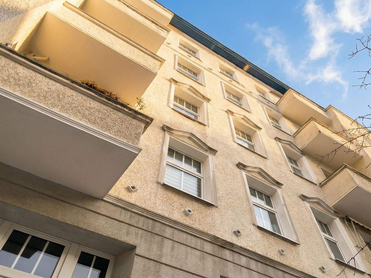 Kompakte Altbau-Rarität: 1-Zimmer-Wohnung mit Balkon & Umbaupotenzial – Berlin – Bild 1 von 9