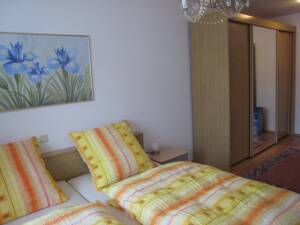 lichtdurchflutete 2-Zimmerwohnung mit Terrasse, Stadtteil Niederursel – 60439 Frankfurt am Main – Vorschaubild 3