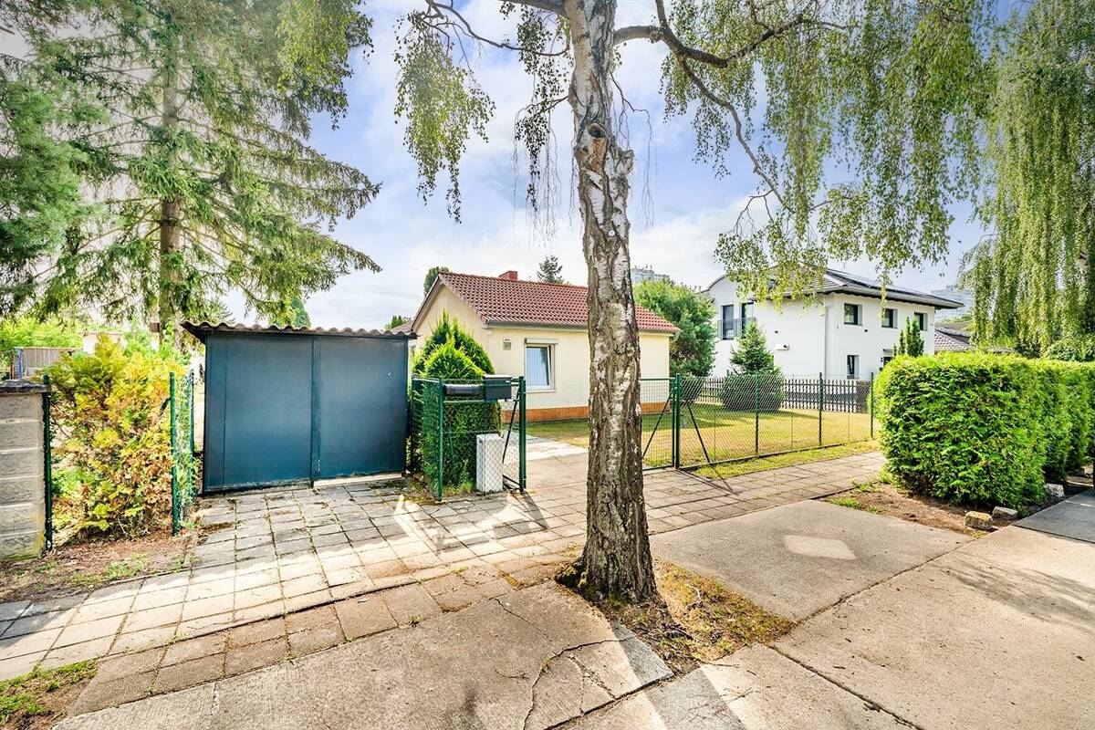 Bungalow mit Altbaucharme und Potenzial im Blumenviertel – 12559 Berlin – Bild 1 von 9