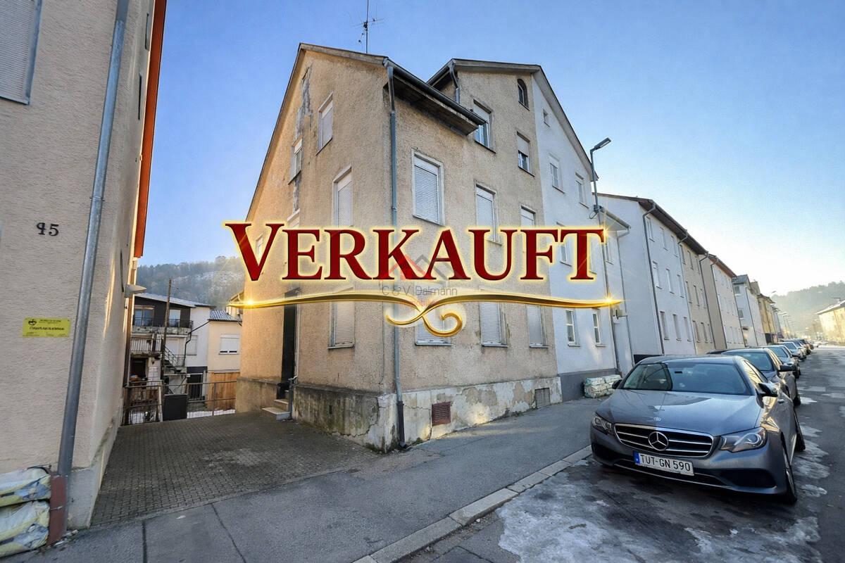 Große sanierungsbedürftigte Doppelhaushälfte mit 3 Einheiten und Gewerbeanteil – Tuttlingen – Bild 1 von 9