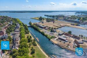 Frisch renovierte 3,5-Zimmer-Altbauwohnung mit herrlichem Weitblick über den Nord-Ostsee-Kanal