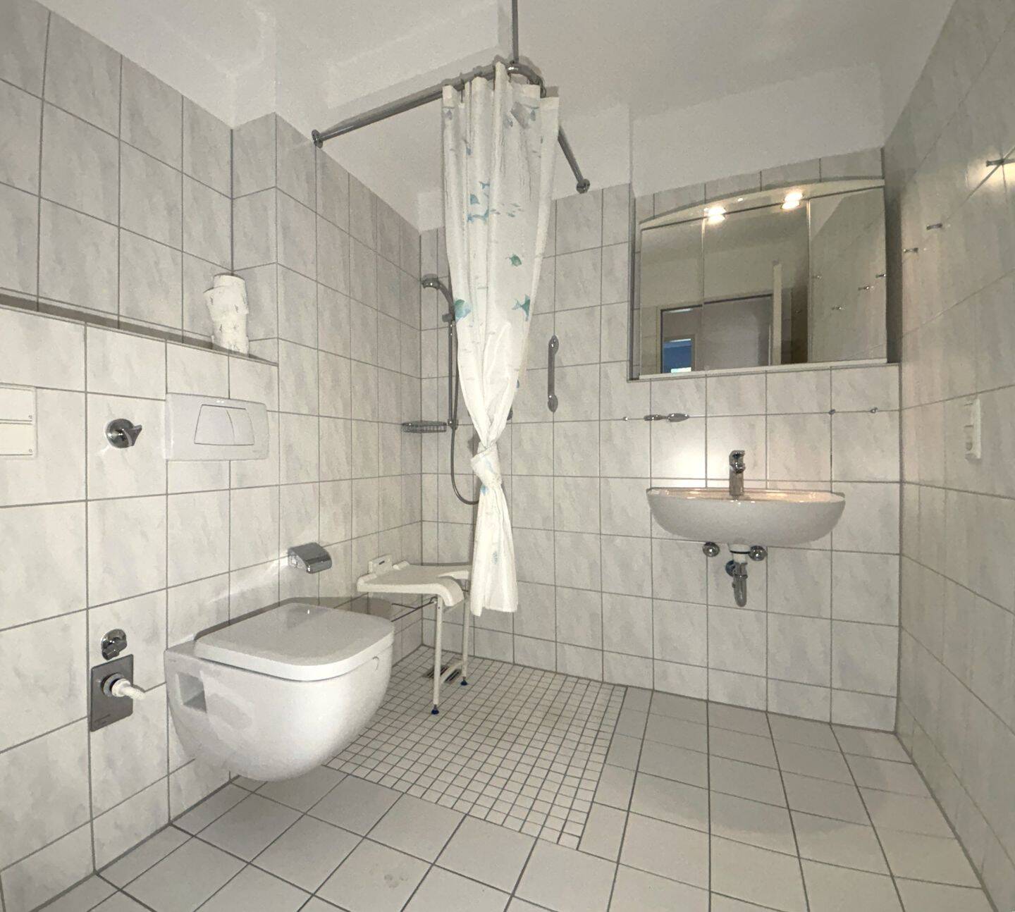 Stilvolle 2-Zimmer-Wohnung mit Fahrstuhl und Tiefgaragenplatz in ruhiger Wohnlage – Bremen – Vorschaubild 7