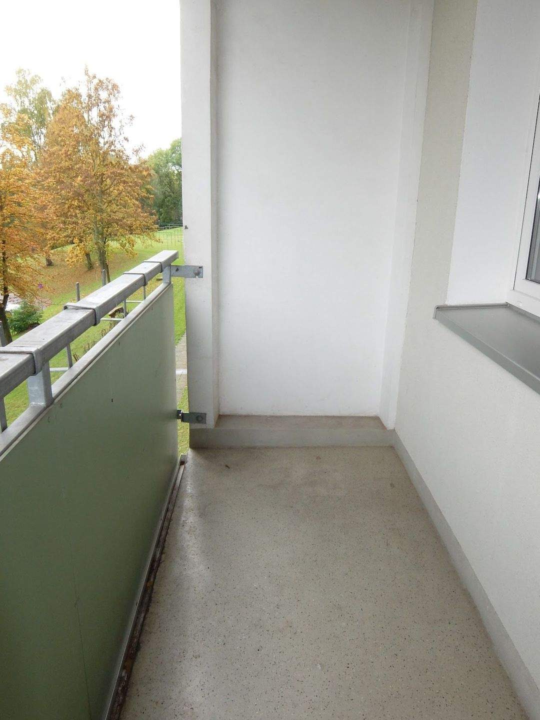 Komfort für Singles & Paare: Frisch sanierte Erdgeschosswohnung mit Balkon und Tageslichtbad