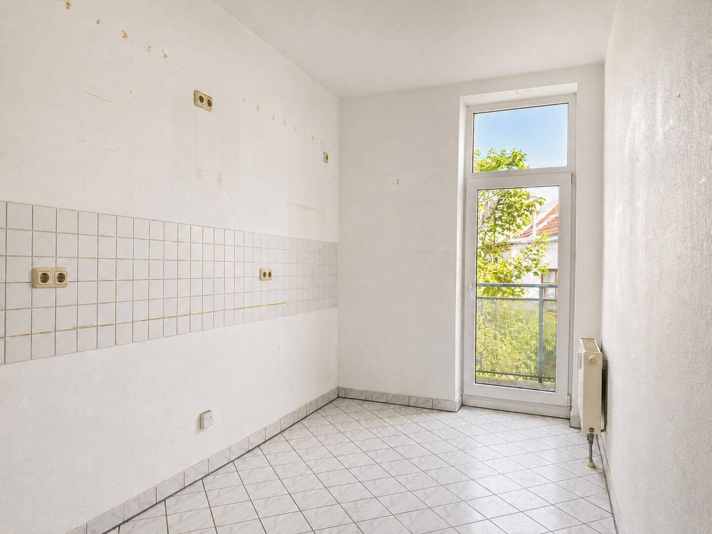 Bezugsfrei | Balkon | Aufzug | Fernwärme | Stuckdecken – Leipzig – Vorschaubild 4
