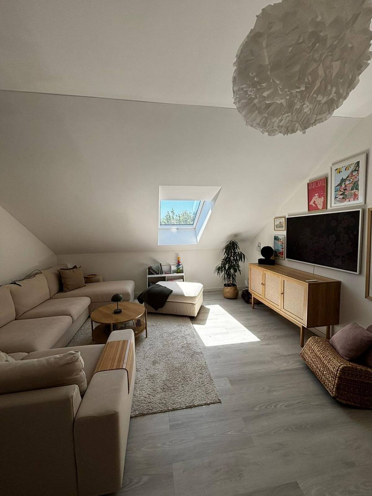 Exklusive 3-Zimmer-Dachgeschosswohnung (96 m²) im Dreifamilienhaus mit Loggia & Einbauküche – 74081 Heilbronn – Bild 1 von 8