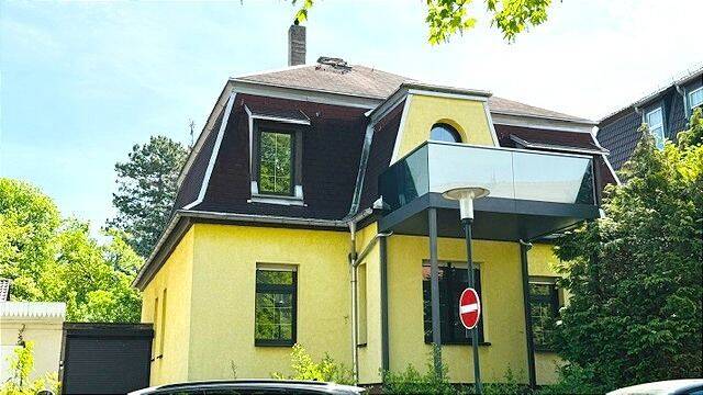 Tolles, komplett saniertes Zweifamilienhaus in Bestlage von WSF
