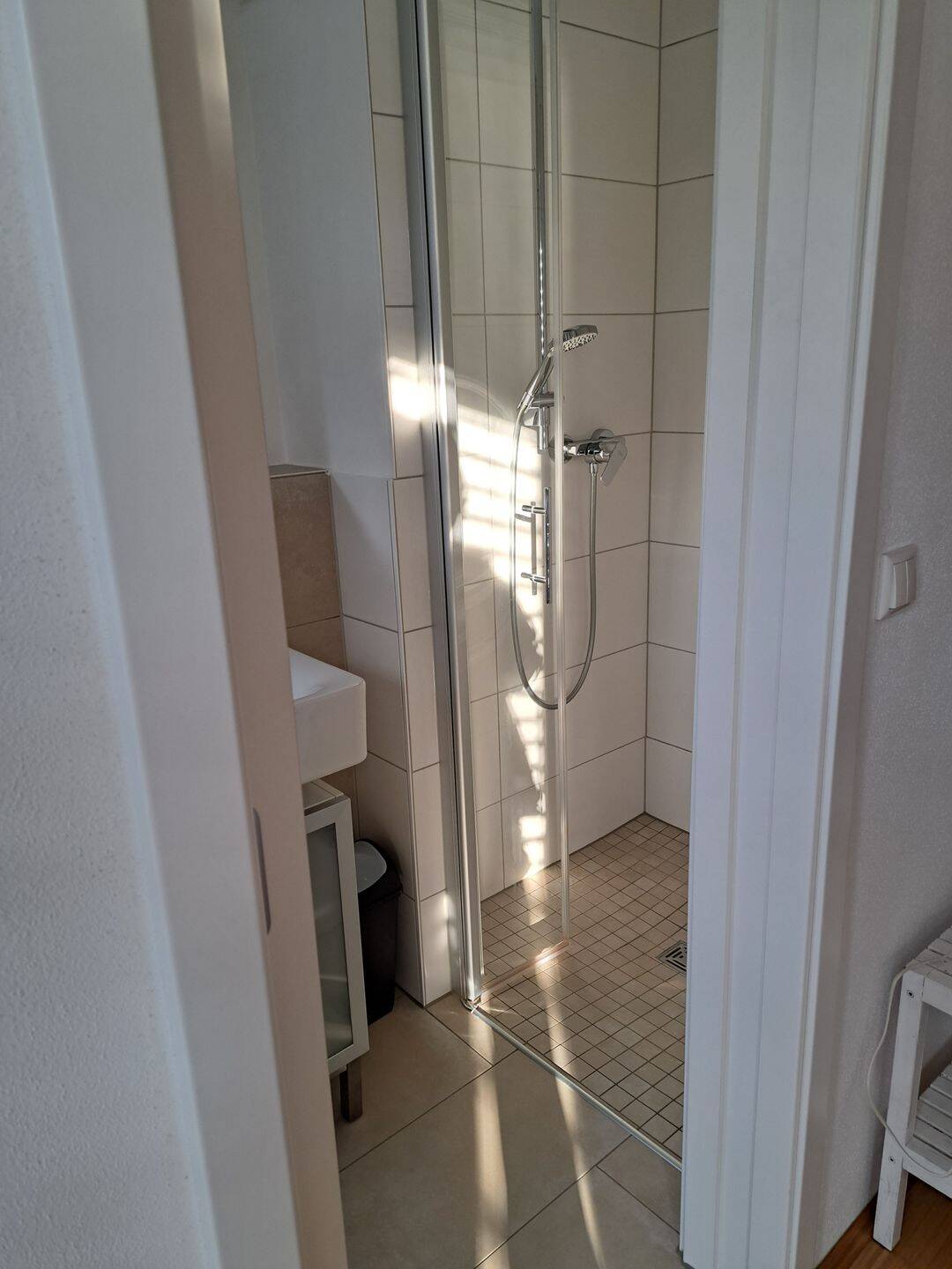 Möblierte 2 Zimmer, Maisonetten-Dachgeschosswohnung mit Dachterrasse, inkl. Nebenkosten – München – Vorschaubild 7
