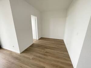 Renovierte 3-Zimmer-Wohnung: moderne Ausstattung, Balkon, neues Wannenbad, separate Küche, sep. WC – 51145 Köln – Vorschaubild 9