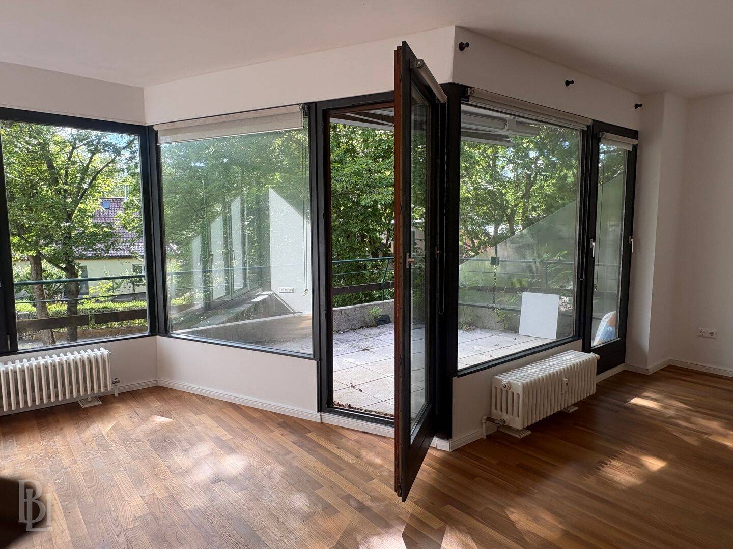 Architektonisches Juwel: Studio-Apartment mit Sonnenterrasse – Berlin – Vorschaubild 4