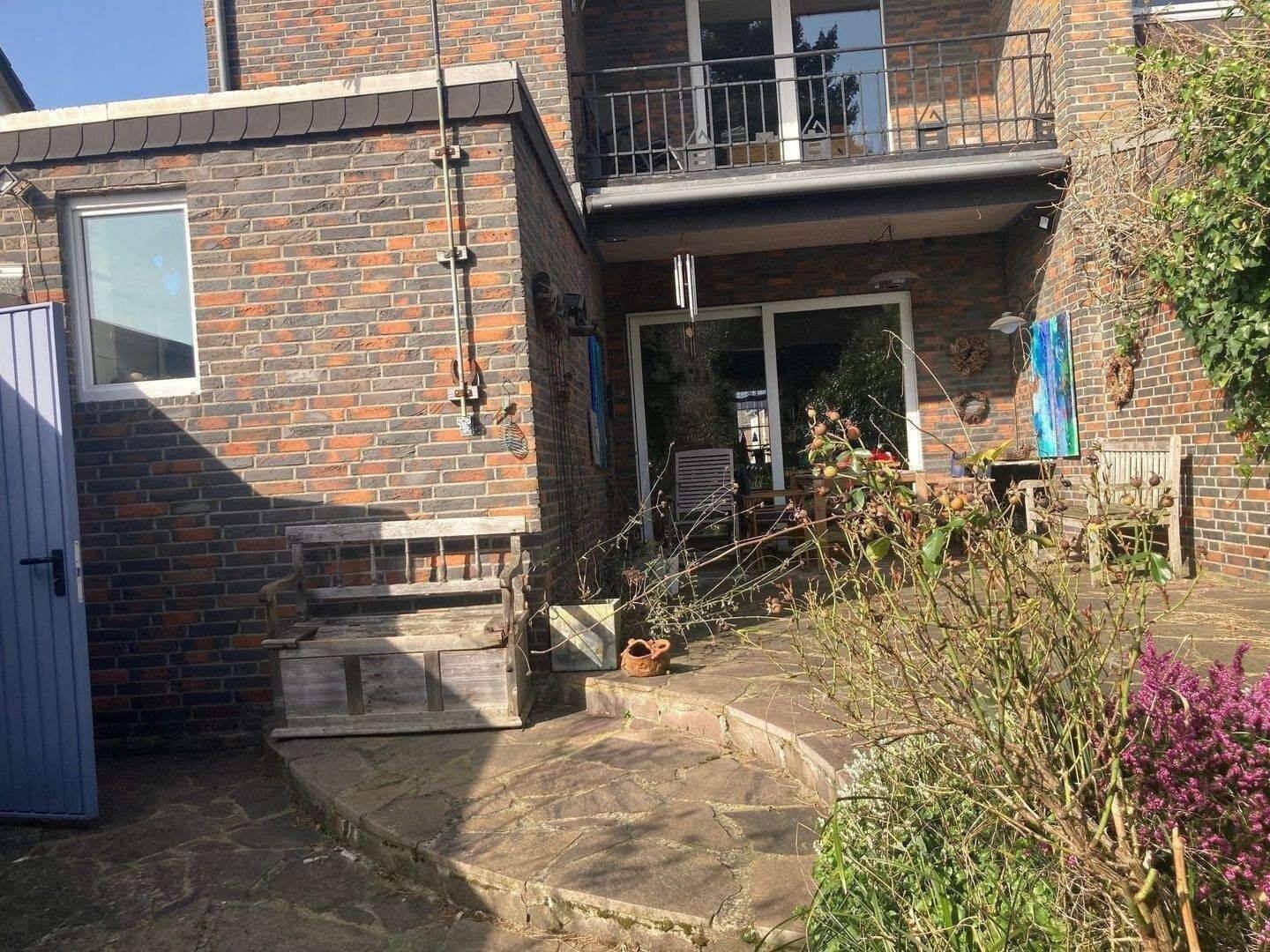 Ansprechende Liegenschaft mit Garage, großer Terrasse , großem Garten u. Nutzfläche im DG (ca. 30 qm) ca. im DG – Mönchengladbach – Vorschaubild 9
