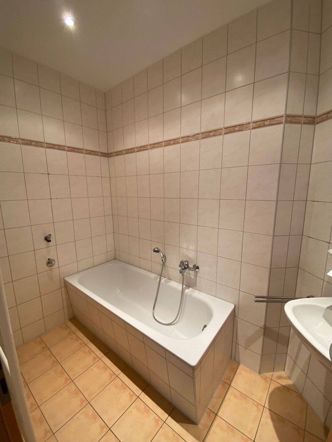 °°°°gemütliche2-Raum-Wohnung mit EBK & Laminat & Balkon °°°° – Chemnitz – Vorschaubild 4