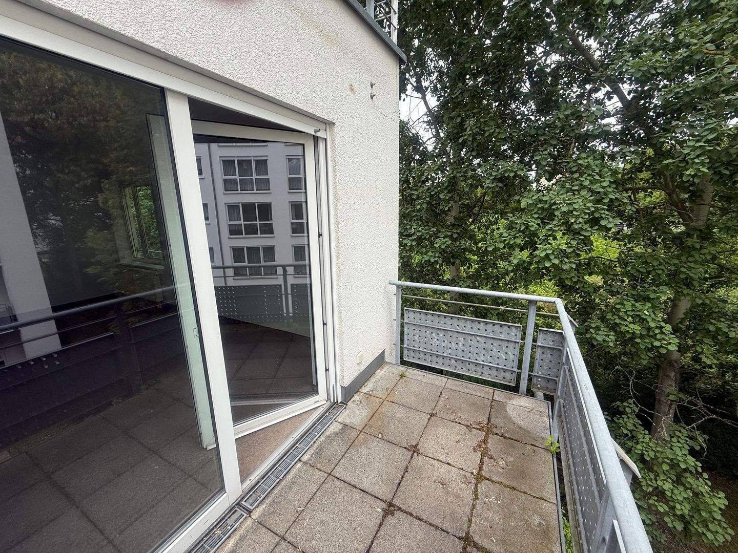 BARRIEREFREI - 1-Raum- APARTMENT MIT BALKON - SENIOR LIVING - – Chemnitz – Vorschaubild 3