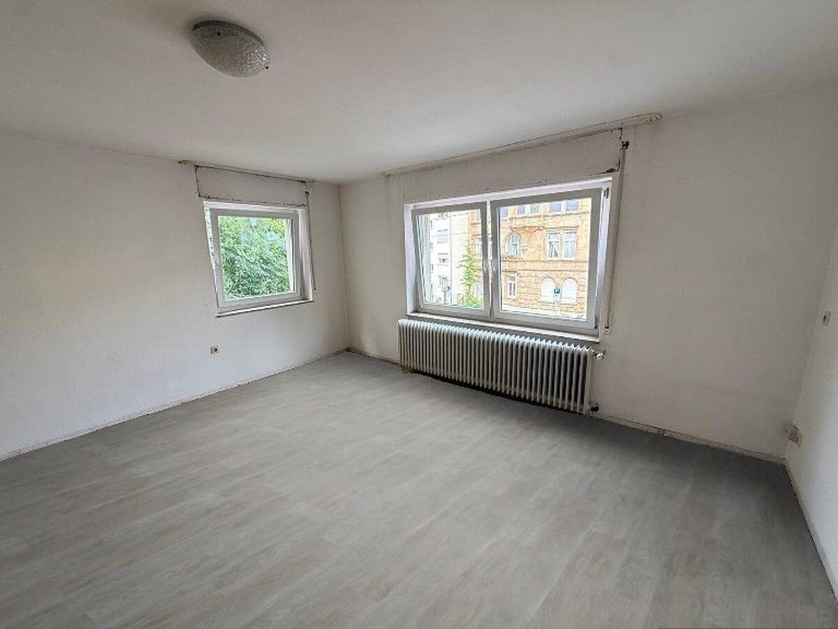 RENOVIERT! Großes, helles Zimmer mit WC und Gemeinschaftsbad * Werastraße – 70190 Stuttgart – Bild 1 von 6
