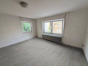 RENOVIERT! Großes, helles Zimmer mit WC und Gemeinschaftsbad * Werastraße – 70190 Stuttgart – Vorschaubild 1