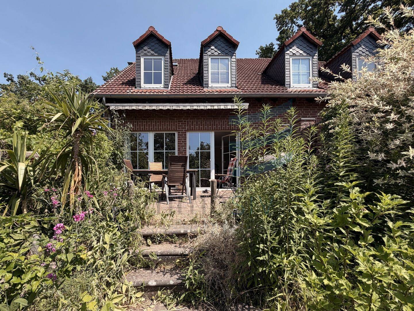 Bezugsfreie DHH mit schönem Garten im schönen Falkensee