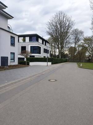 MODERNE ARCHITEKTUR TRIFFT AUF EXKLUSIVE AUSSTATTUNG, mit Garten, Terrassen – 50858 Köln – Vorschaubild 1