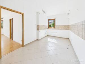 Stilvolle 3-Zimmer-Wohnung mit großzügiger Terrasse und lichtdurchflutetem Wohnkonzept – 91320 Ebermannstadt – Vorschaubild 4