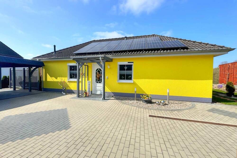 Schönberg in MV. Erstklassiger Bungalow mit wunderbarem Garten, Carport, und Solaranlage – Schönberg – Bild 1 von 9