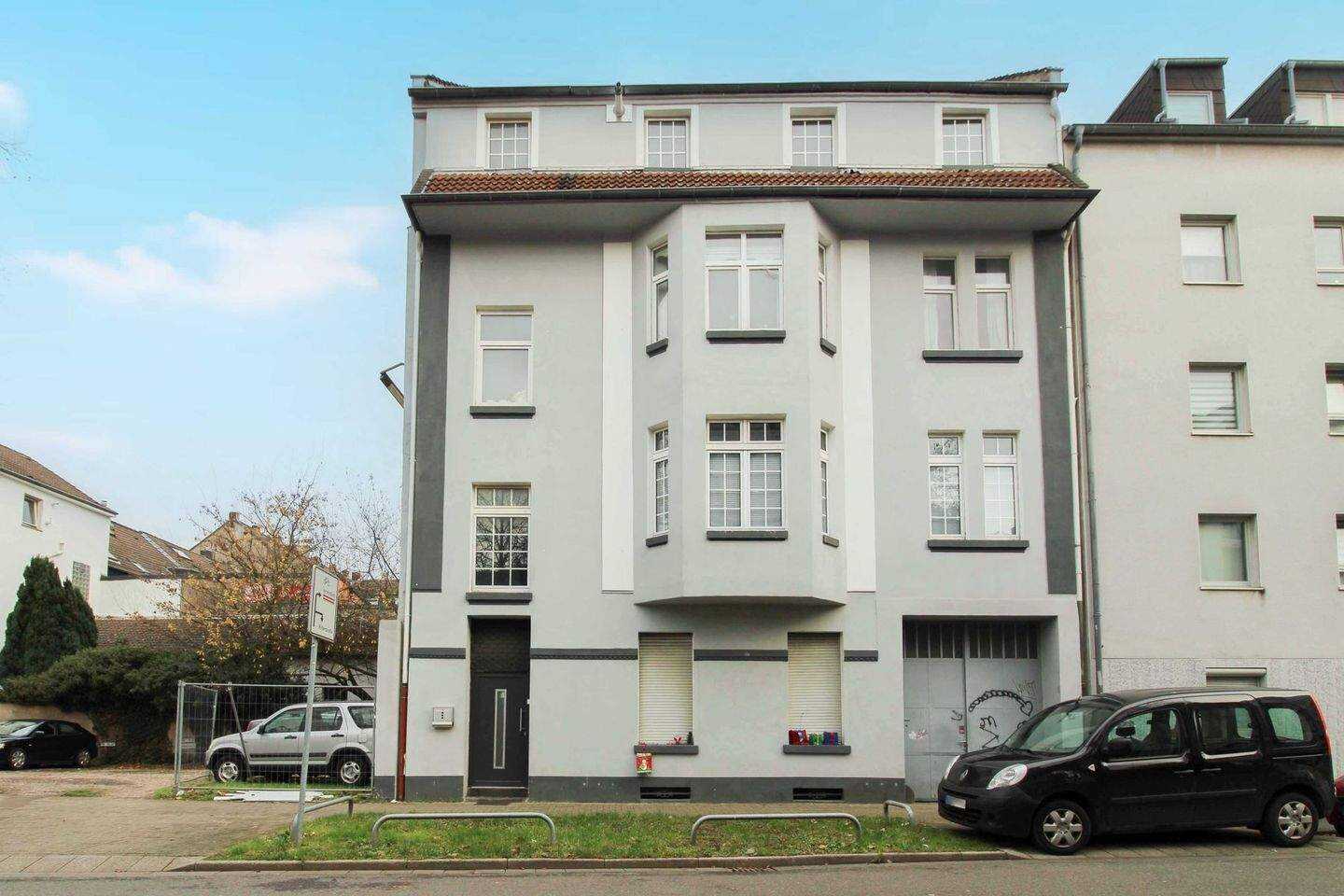 Familienfreundliche 6-Zimmer-Wohnung in bester Innenstadtlage – Krefeld – Bild 1 von 9