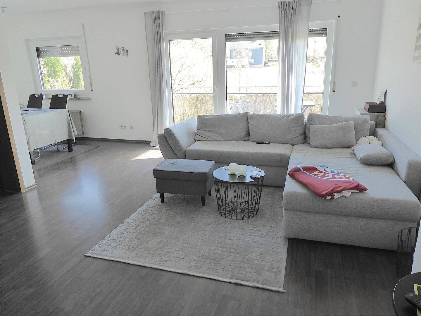 Gute Rendite: Vermietete 2,5 Zimmer Wohnung mit Balkon in kleiner und ruhiger Wohneinheit