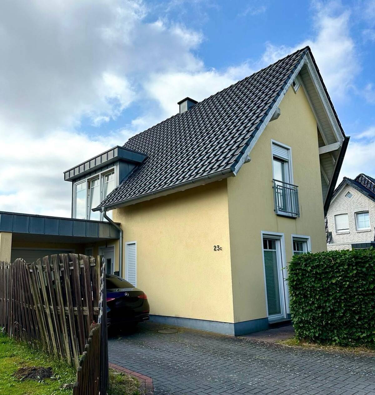 Attraktives Einfamilienhaus mit eigenem Garten und Garage - in ruhiger Wohnlage – 26127 Oldenburg – Bild 1 von 9