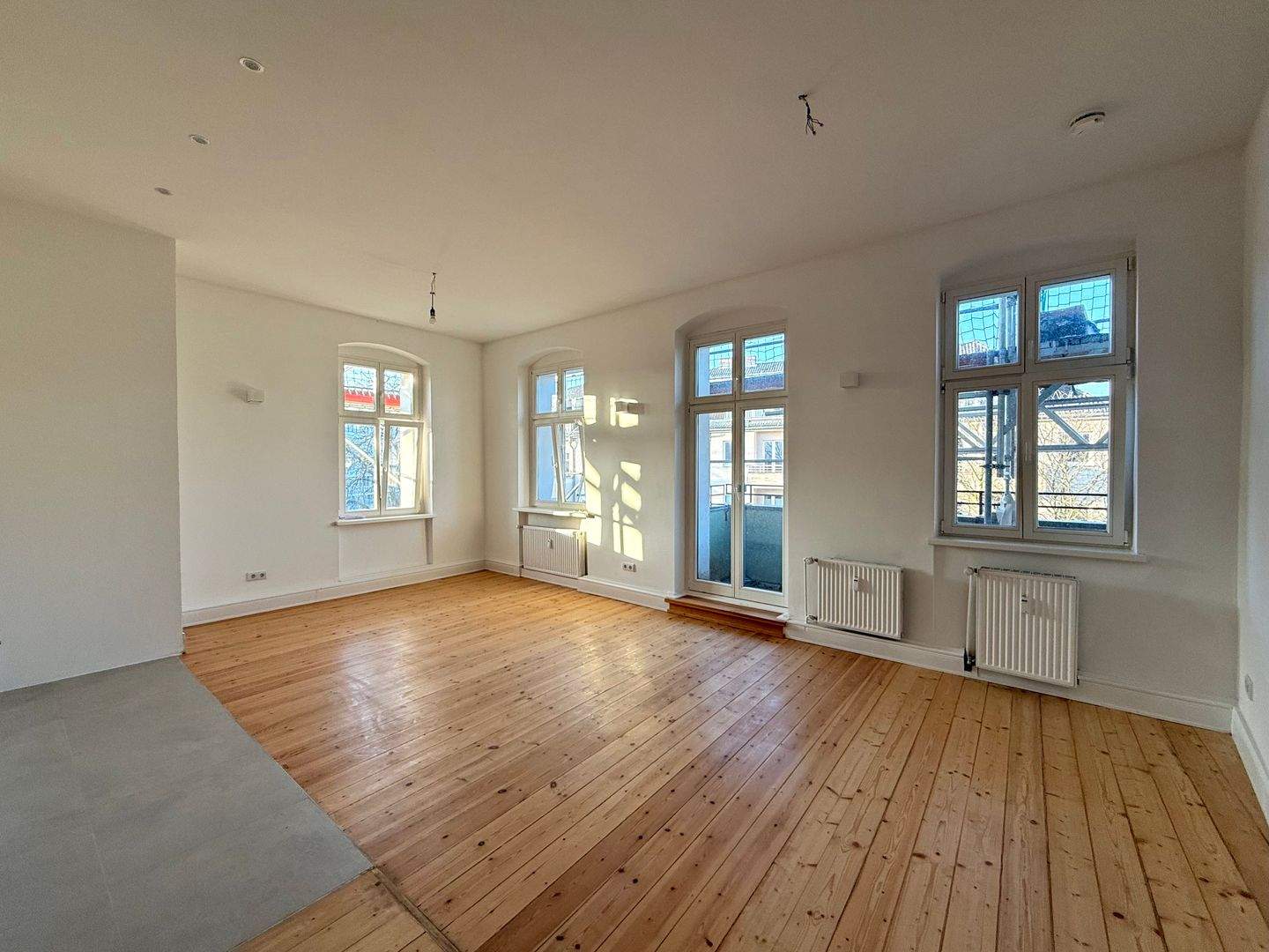 Eleganter Altbau trifft energieeffiziente Sanierung: 3. OG mit Aufzug, 95 m², zwei Schlafzimmer & offener Wohnbereich – ein Zuhause mit Zukunft – Berlin – Vorschaubild 3