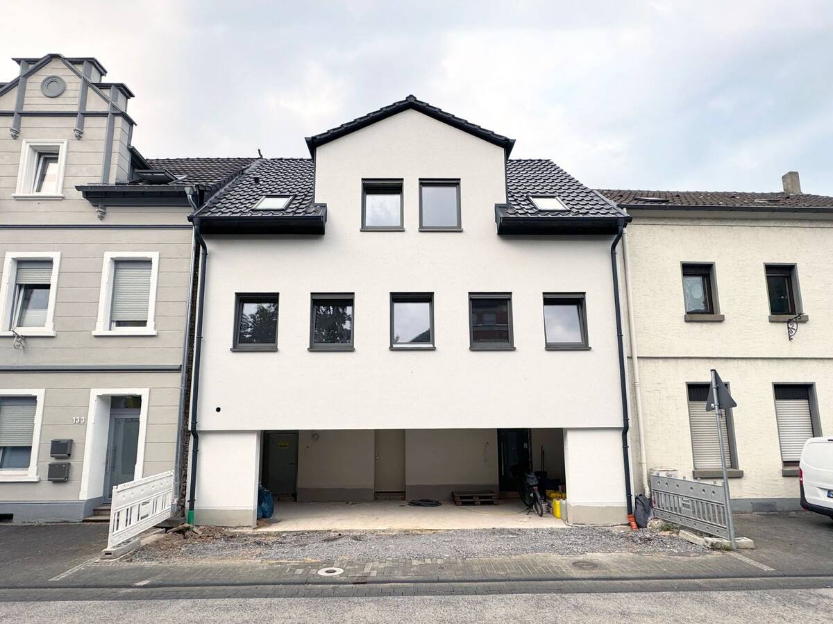 Wohnen wie im Einfamilienhaus – in Rheinnähe mit 2 Dachterrassen und Siebengebirgsblick – 53639 Königswinter – Bild 1 von 8