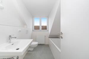 Erstbezug nach Sanierung - charmante 2 Zimmer Dachgeschoss Wohnung – 81549 München – Vorschaubild 6