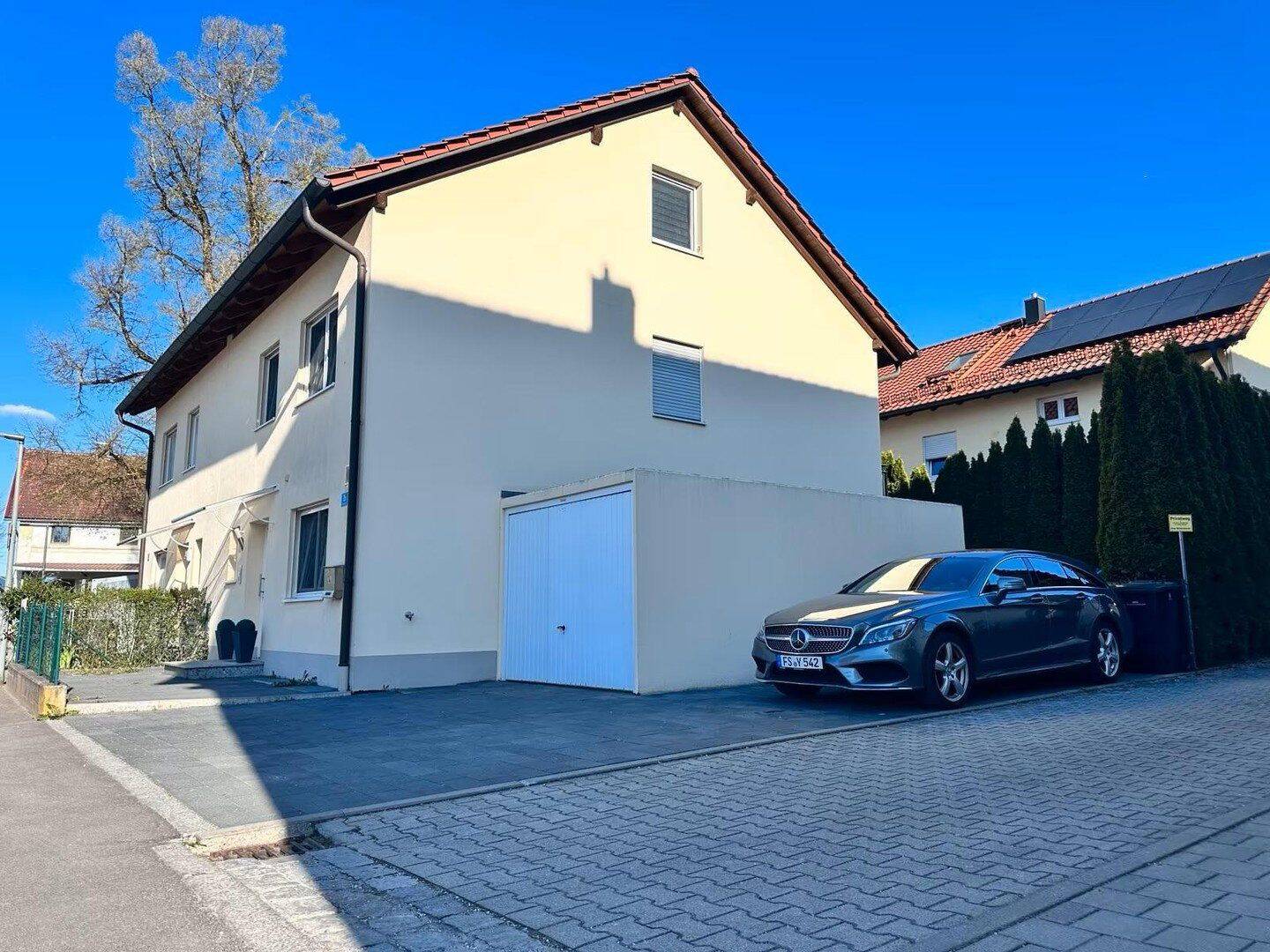 Raumwunder in Bestlage -Stillvolle DHH mit 7 Zimmern & TOP Energieeffizienz A+