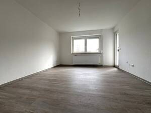 Bezugsfertige 3-Zimmer Wohnung in bald frisch modernisiertem Gebäude!