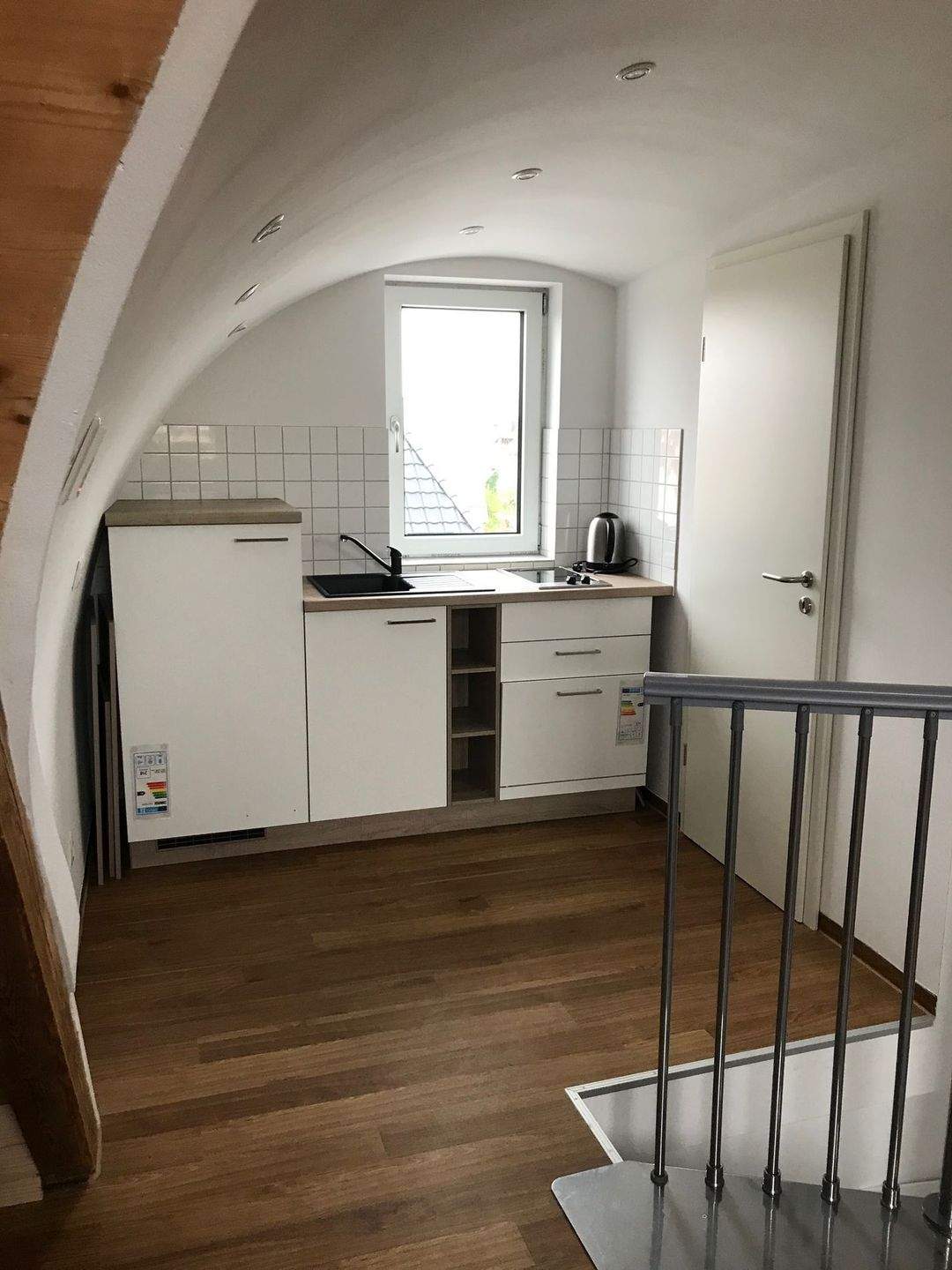 1-Zimmer-Appartement komplett möbliert mit Balkon