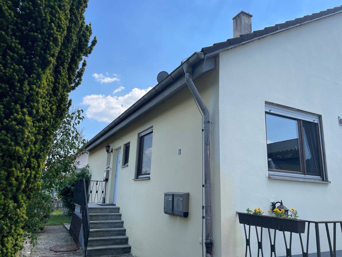 Für Selbstnutzer oder Kapitalanleger: Attraktives Wohnhaus mit 3 Wohneinheiten – Pfullendorf – Vorschaubild 2