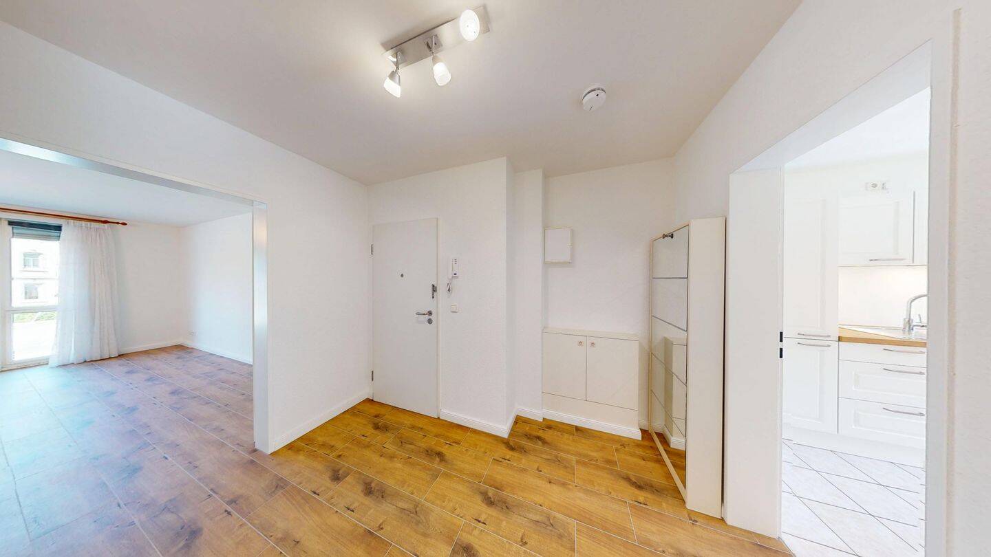 BALKON & TIEFGARAGE: frisch renovierte 2-Zimmer Wohnung mit Zeitmietvertrag – Hamburg – Vorschaubild 4