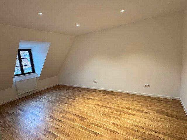 Erstbezug nach Kernsanierung! Traumhafte Dachwohnung mit hochwertiger EBK und SZ mit Ankleide – Erlangen – Vorschaubild 9