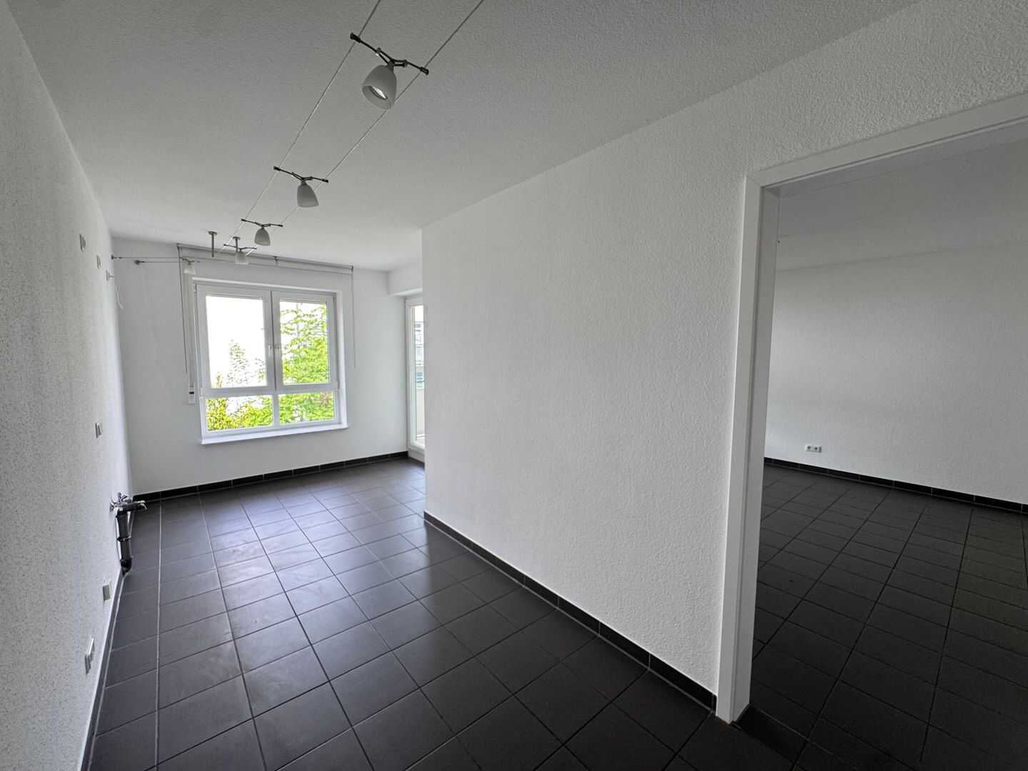 1 OG. Super Lage! Bad Wilhelmshöhe. Zwischen Bergpark und ICE-Bahnhof. Tiefgarage. Hinterhausbebauung. – Kassel – Vorschaubild 4