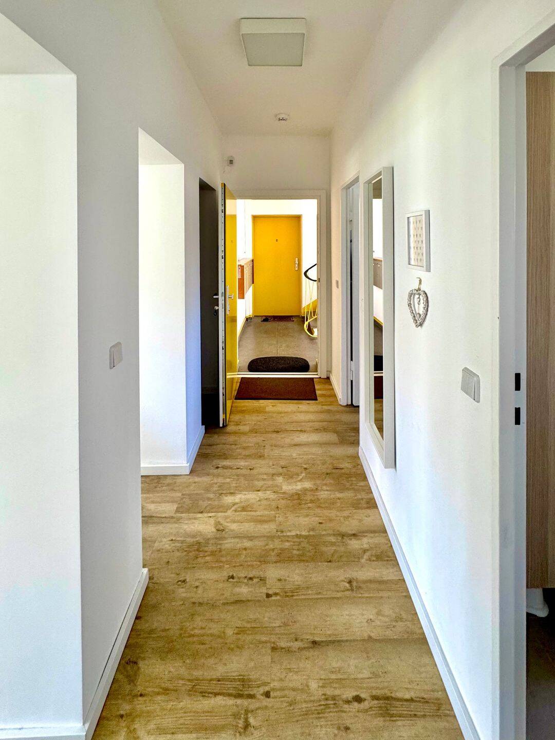 Traumhaft saniert & lichtdurchflutet - 2,5 - Zimmer-Oase mit Balkon im grünen Westend – Berlin – Vorschaubild 2