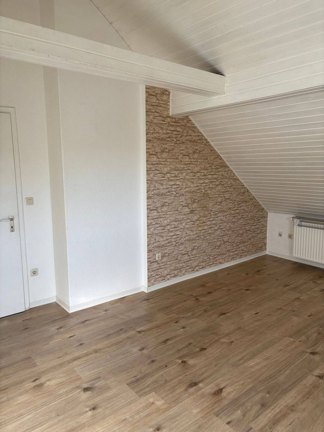 Helle, gemütliche 2 Zi-DG-Whg. mit KÜCHE, in Rohr bei Schwabach zu vermieten