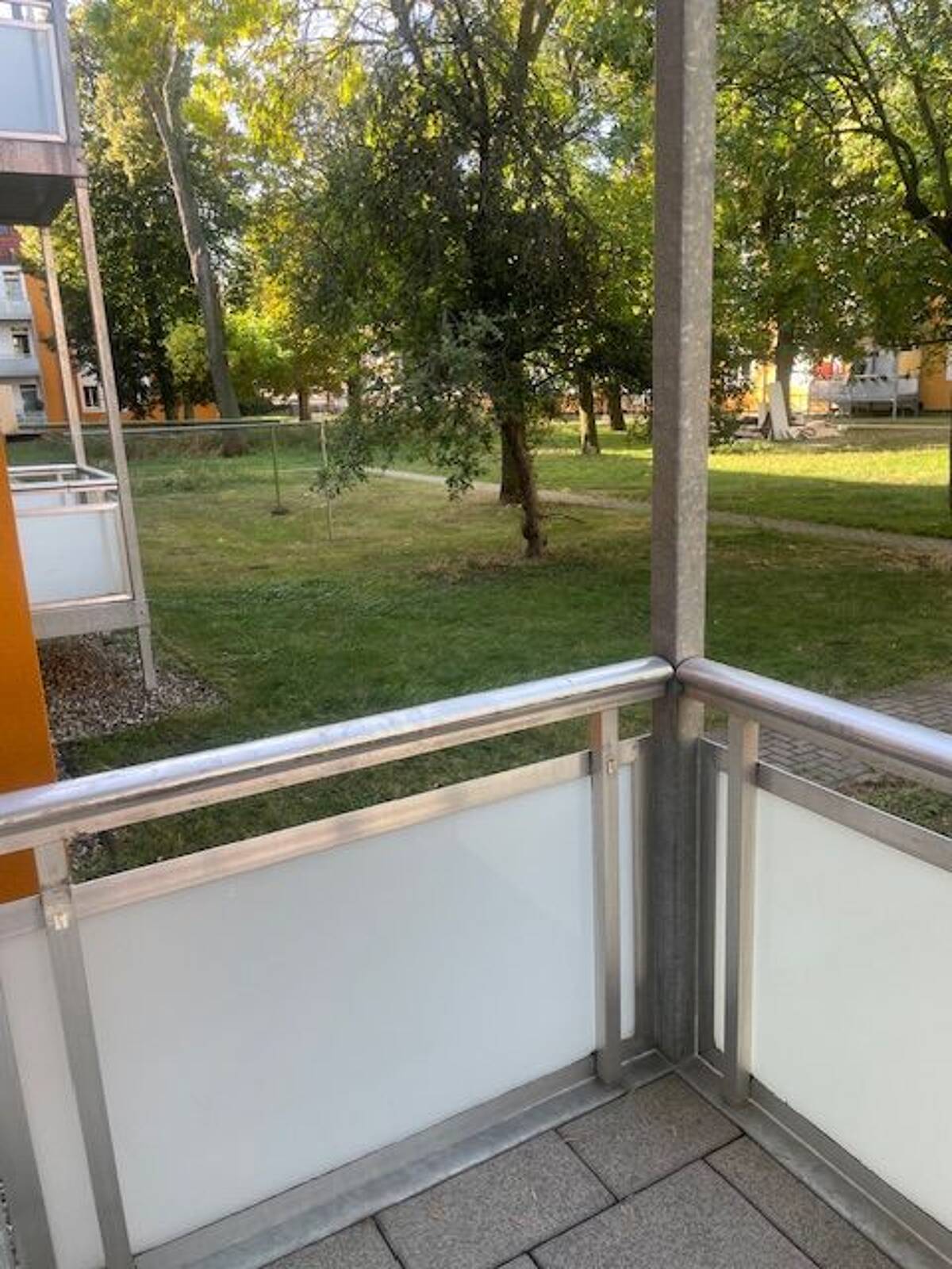 Kleine 2 Zimmer-Wohnung in Fermersleben mit Blick auf den ruhigen Innenhof! – 39122 Magdeburg – Bild 1 von 9