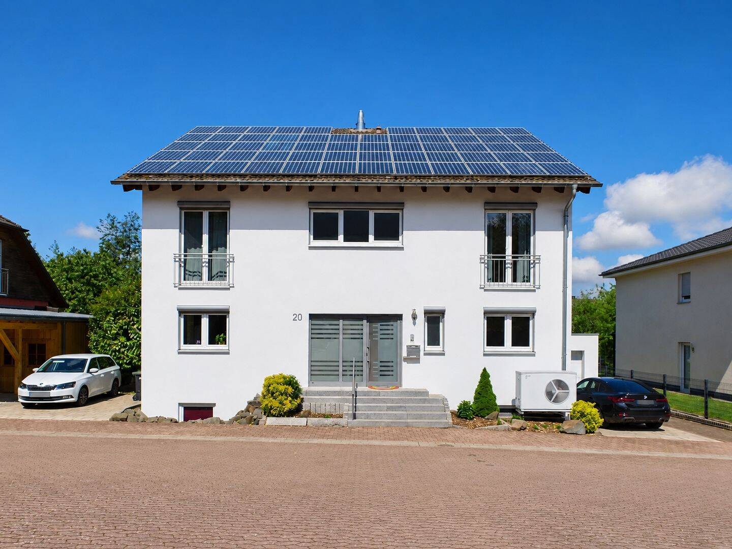 Bezugsfrei ab August - Hochwertiges Familiendomizil mit Kamin, Garten und moderner Energietechnik