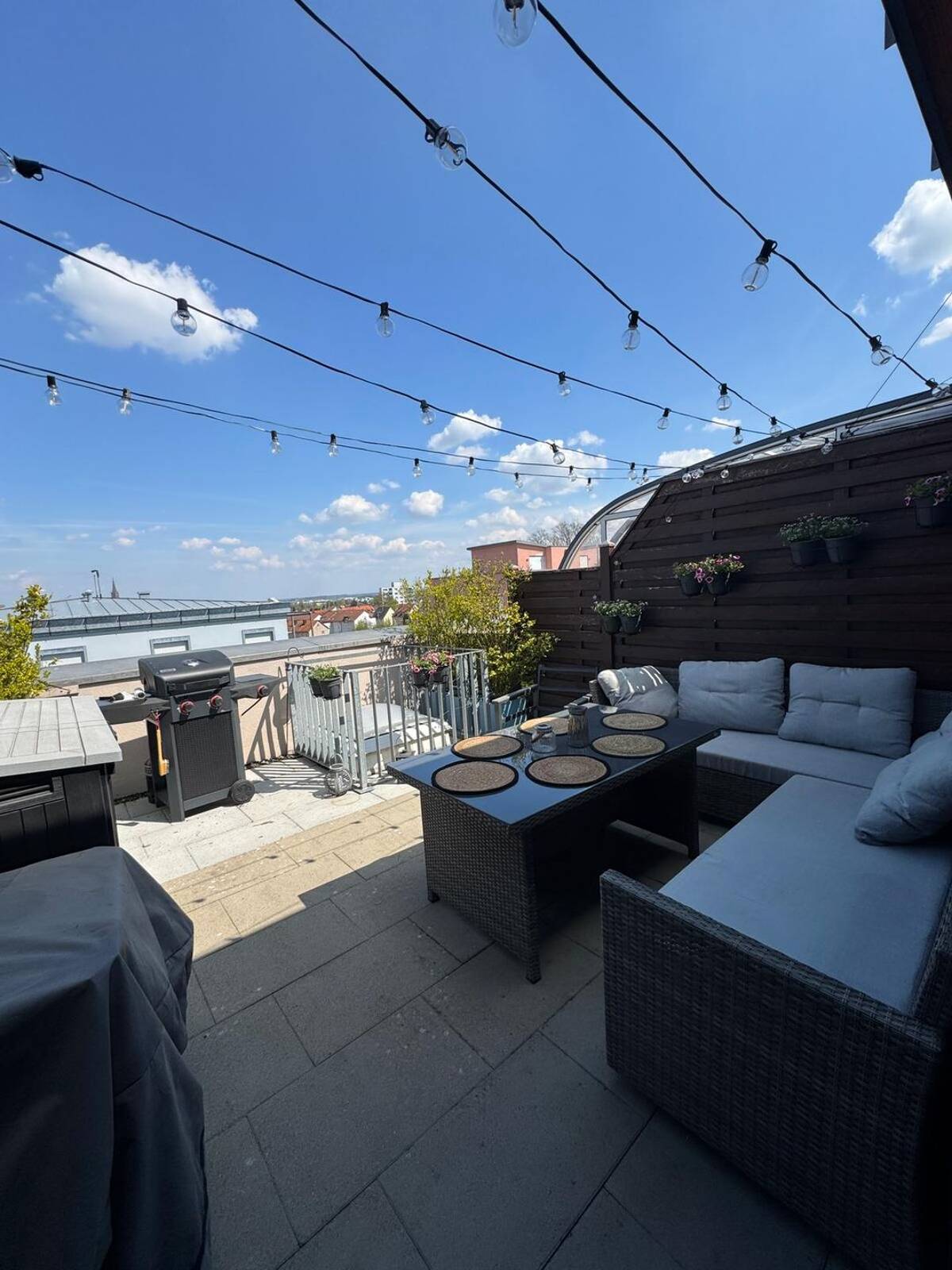 Schöne 2-Zimmer-Maisonettewohnung am Kuhberg mit Balkon & 2 Dachterrassen – 89077 Ulm – Bild 1 von 9