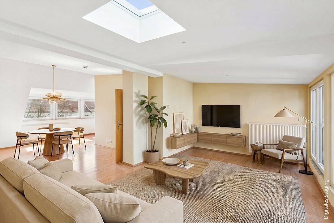 Helle Dachgeschosswohnung mit Dachterrasse in Spandauer Kiezlage