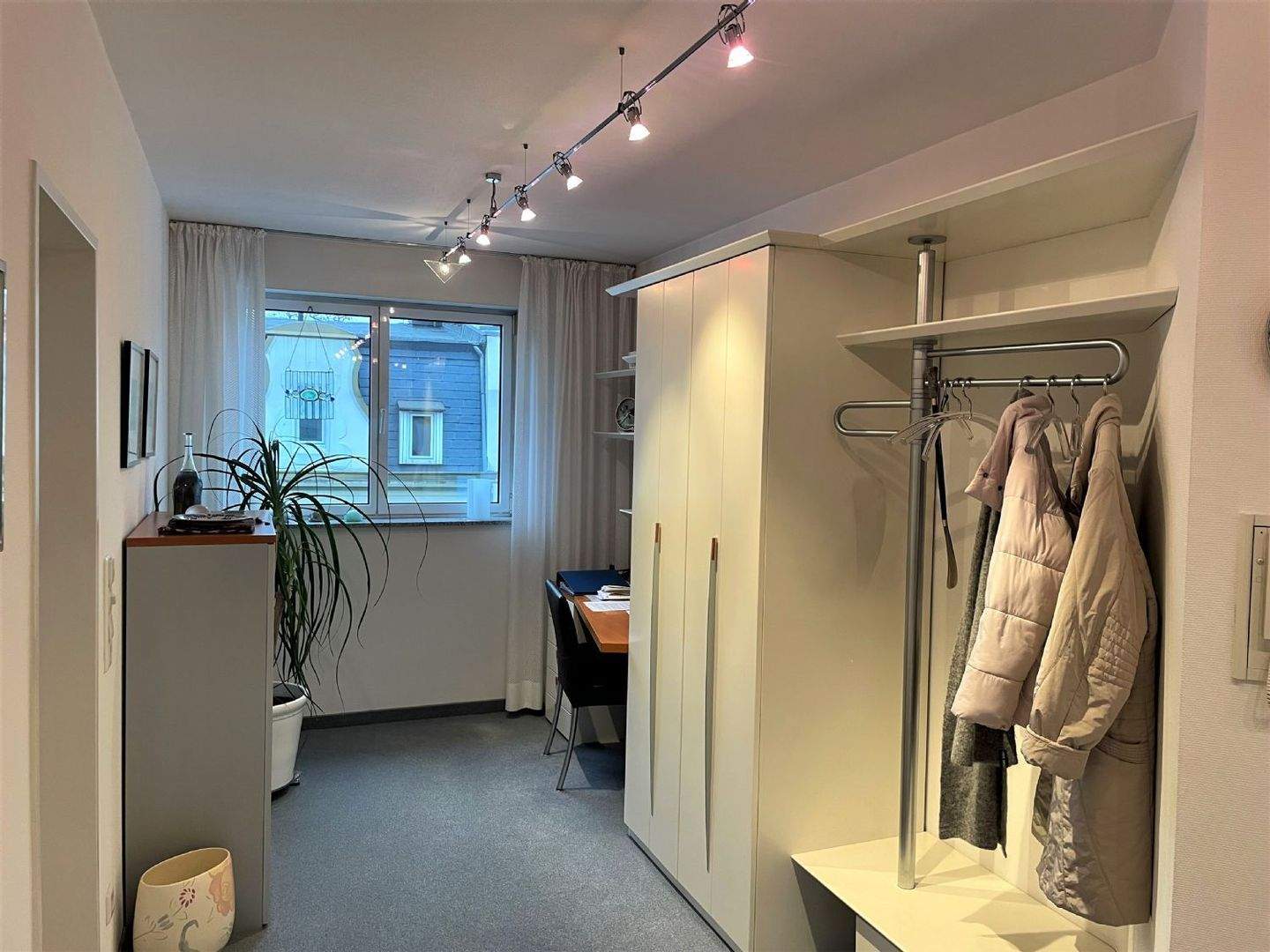 Anspruchsvolle City-Wohnung mit Einbauküche, Sonnenterrasse, Aufzug + Tiefgaragenbox in Mönchengladbach zu vermieten. – Mönchengladbach – Vorschaubild 7