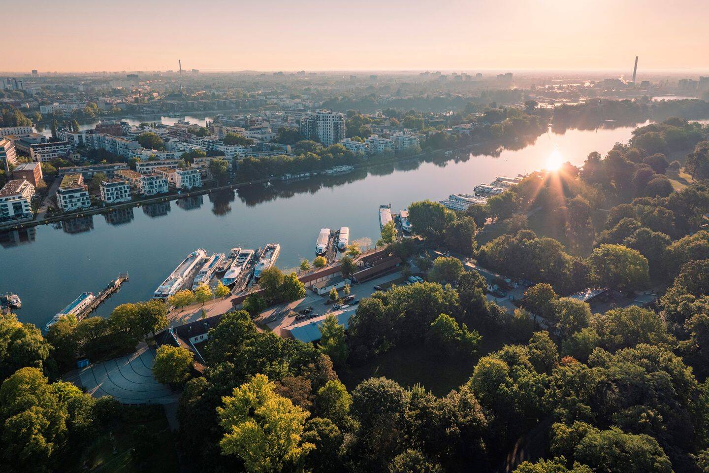 Halbinsel Stralau: Ihr Juwel an der Spree auf 2 Etagen & Traumgarten