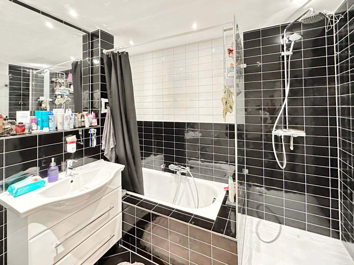 MODERNES WOHNGEFÜHL ?? Renovierte 3-Zimmer-Wohnung mit zwei Loggien in Wiesbaden! – Wiesbaden – Vorschaubild 4