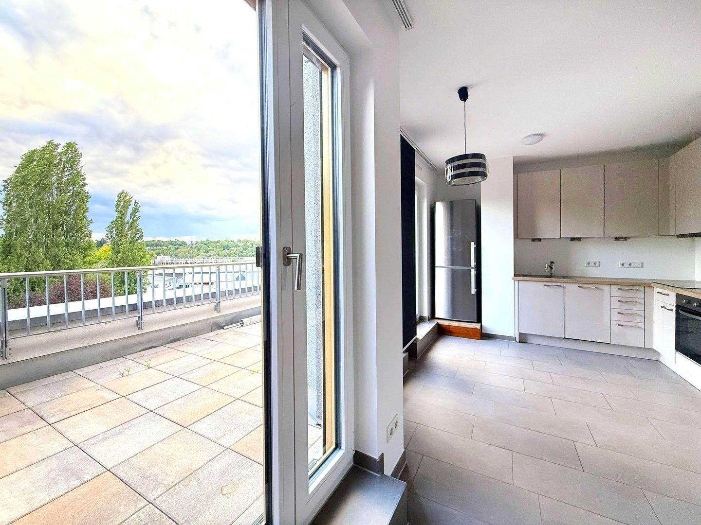 PENTHOUSE mit BLICK ::: 2 ZI + große DACHTERRASSE – Wiesbaden – Vorschaubild 5