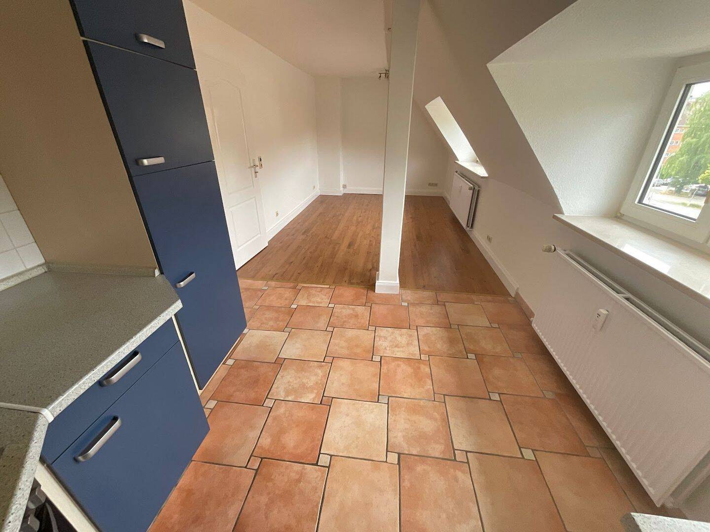 2 Zimmer-Dachgeschosswohnung mit geräumiger Wohnküche – Lübeck – Vorschaubild 6