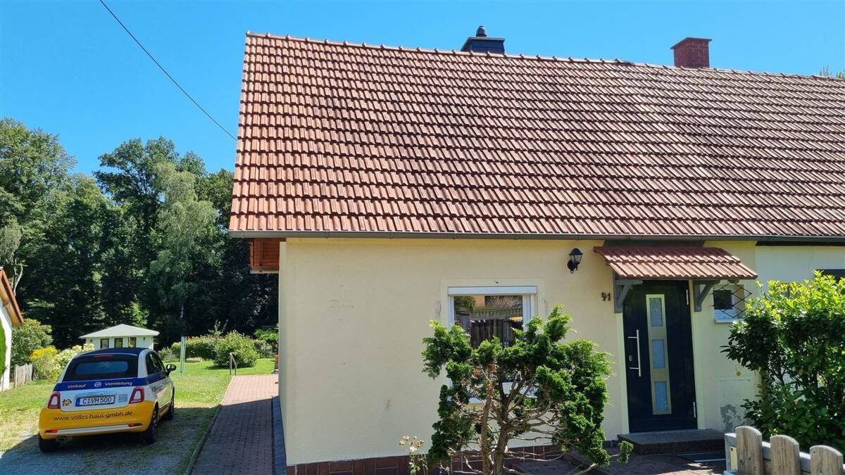 ***2,5-Raum-Doppelhaushälfte mit XXL-Grundstück - seltenes Mietangebot auf 73m²*** – 9123 Chemnitz – Bild 1 von 9